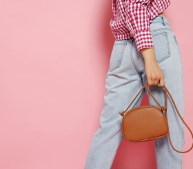 Замша, кожа и плюш: как ухаживать за любимыми сумками