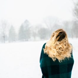 Топ-вредных привычек в уходе за волосами, которые стоит избегать зимой
